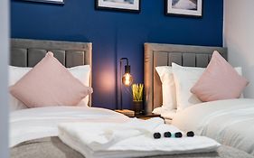 The Hertfordshire Hideaway - Entire Apartment - Free Parking - 2 Bedroom 2 Bathroom - 20Minutes Into London